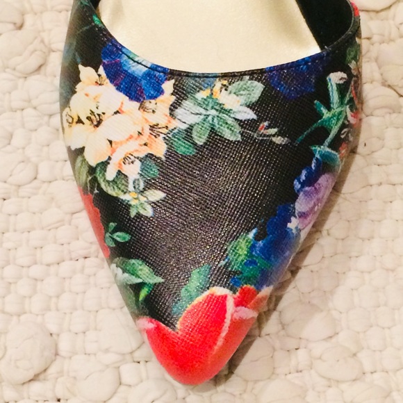 GUESS Floral Flats - Size 6.5-7 - Picture 4 of 6